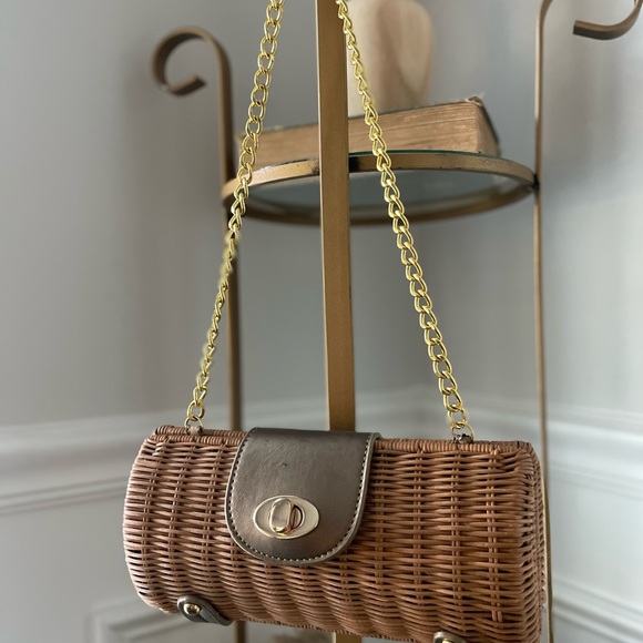 Woven Clutch with Gold Chain - Picture 3 of 5